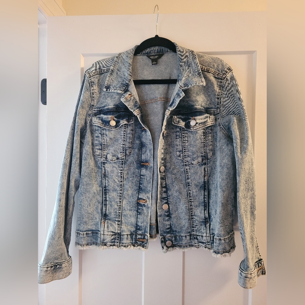 Frayed Hem Jean Jacket